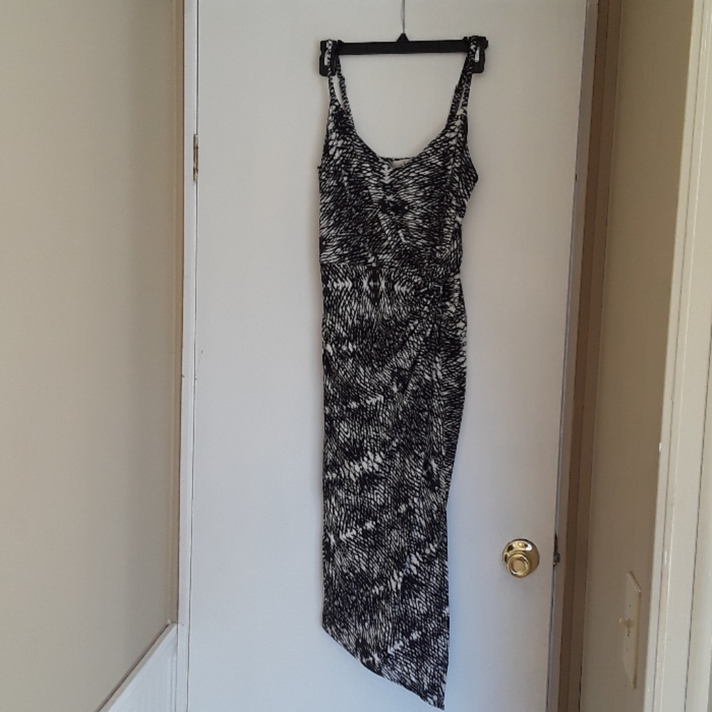 PRICE REDUCED: Cute Midi Dress